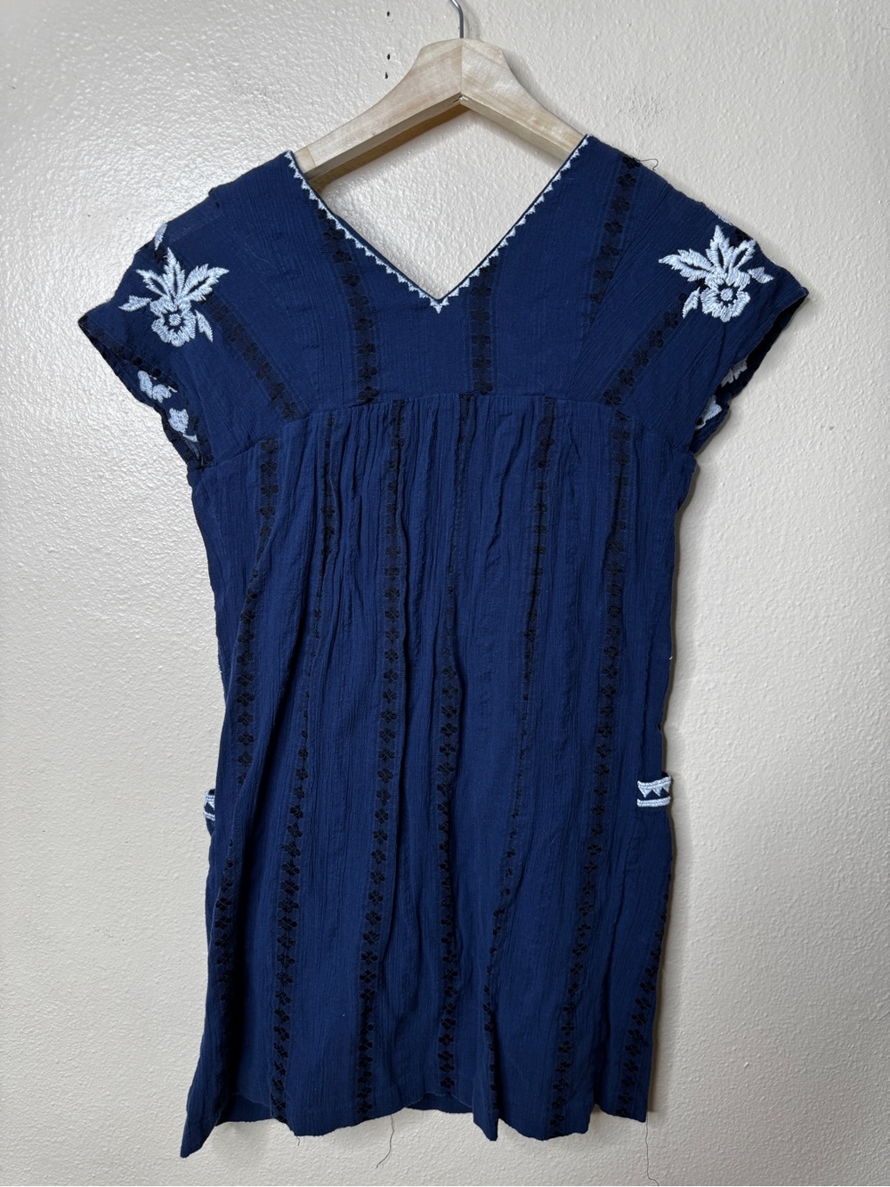 Lucky Brand Women’s XS Navy Embroidered Mini Dress Boho Short Sleeve Pockets - Picture 8 of 8